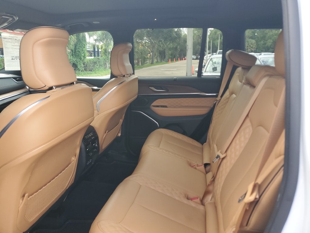 2022 Jeep Grand Cherokee Summit