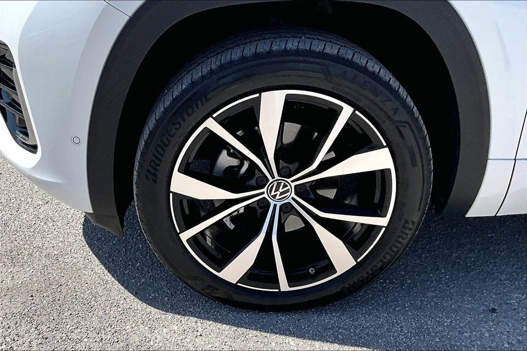 2024 Volkswagen Atlas Cross Sport 2.0T SEL Premium R-Line