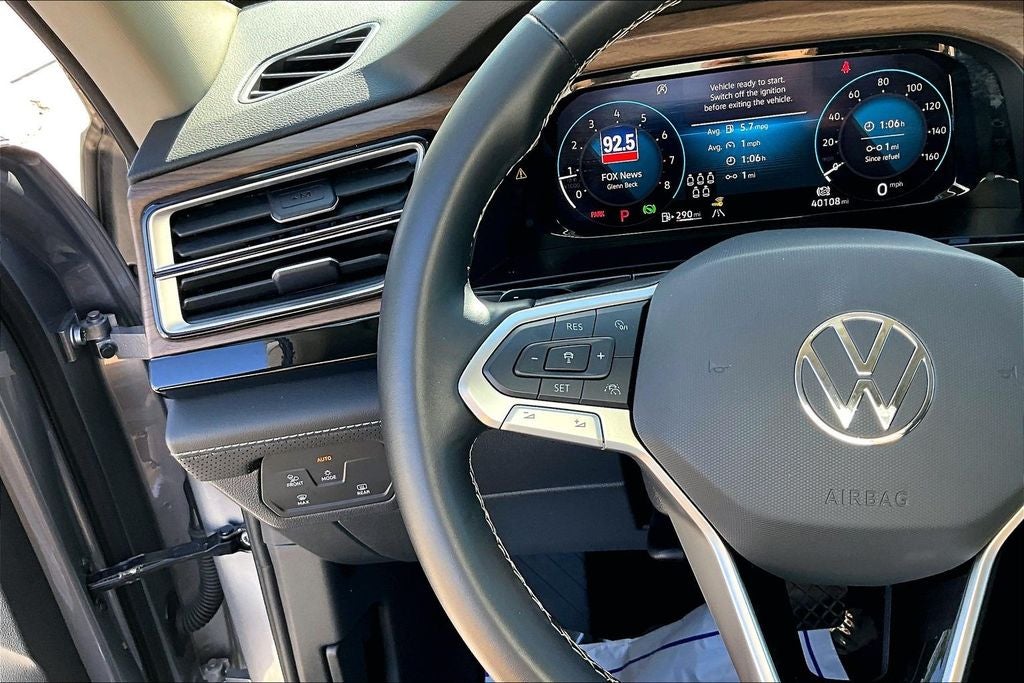 2025 Volkswagen Atlas 2.0T SE w/Technology