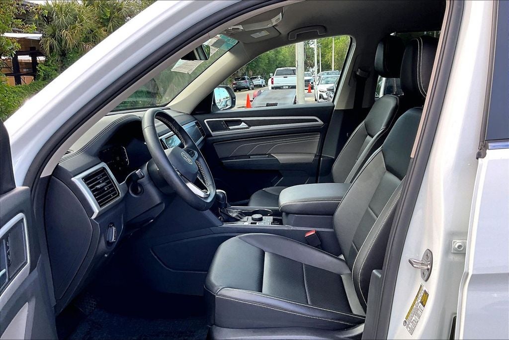 2023 Volkswagen Atlas 3.6L V6 SE w/Technology