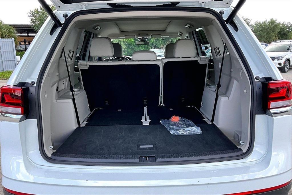 2025 Volkswagen Atlas 2.0T SE w/Technology