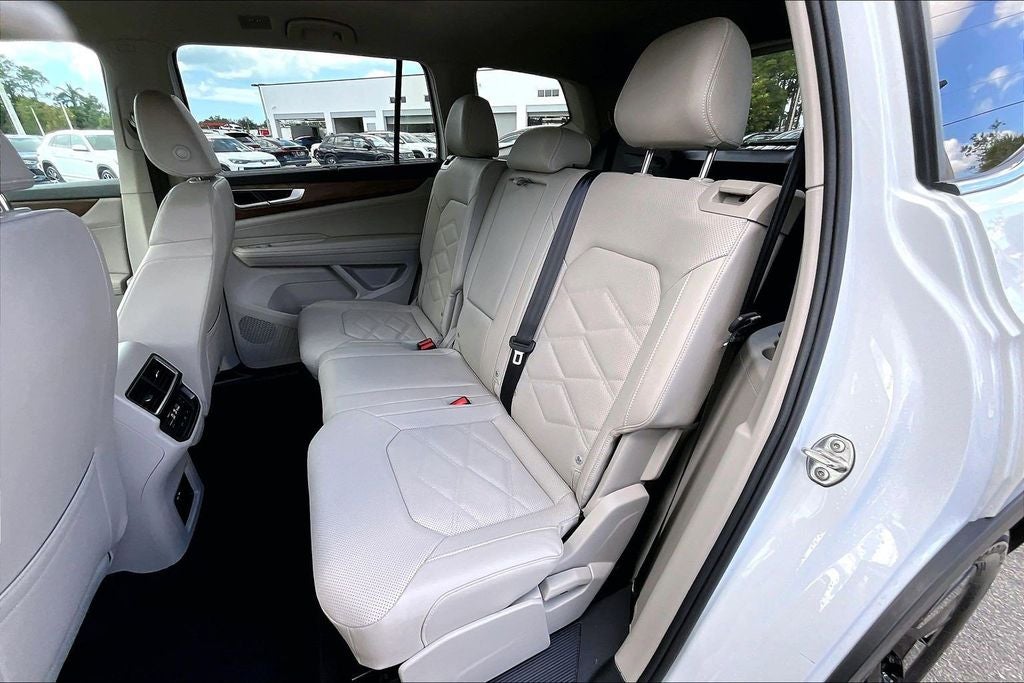 2025 Volkswagen Atlas 2.0T SE w/Technology