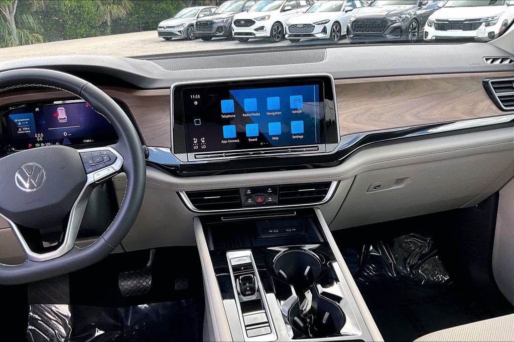 2025 Volkswagen Atlas 2.0T SE w/Technology
