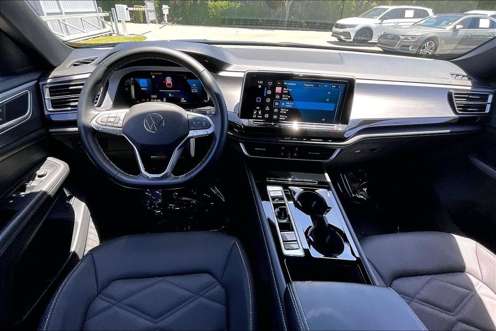 2025 Volkswagen Atlas Cross Sport 2.0T SE w/Technology