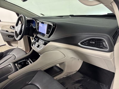 2023 Chrysler Pacifica Hybrid Limited