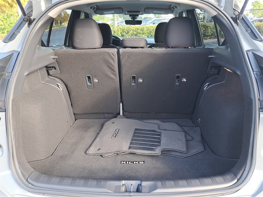 2021 Nissan Kicks SR