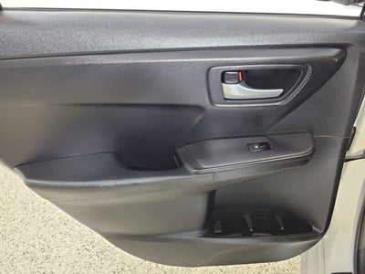 2017 Toyota Camry SE