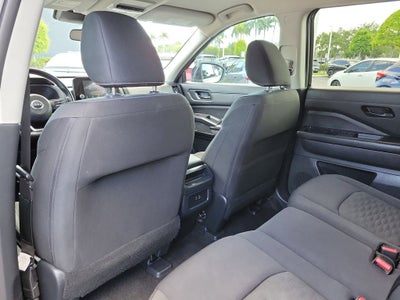 2024 Nissan Pathfinder S
