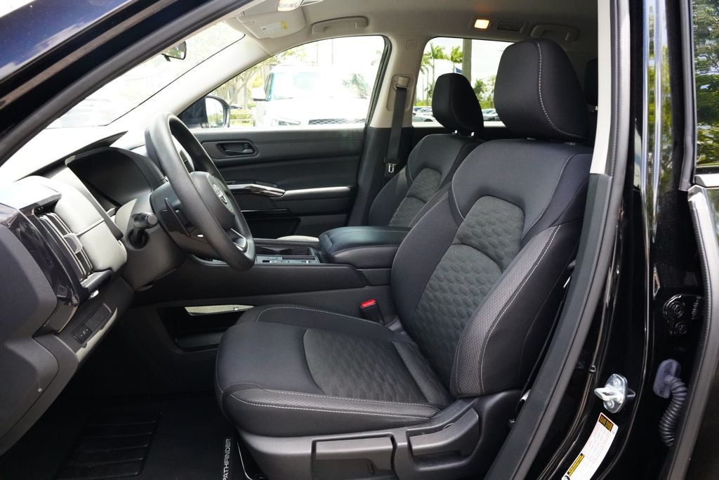 2023 Nissan Pathfinder S