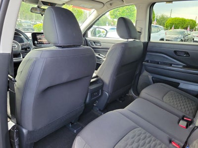 2024 Nissan Pathfinder S
