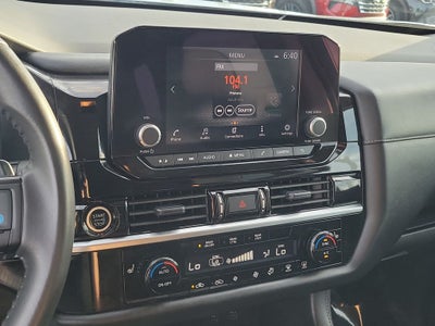2024 Nissan Pathfinder SV