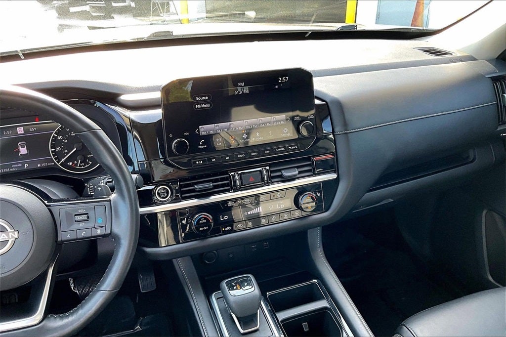 2023 Nissan Pathfinder SL