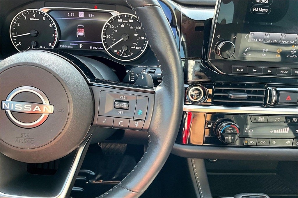 2023 Nissan Pathfinder SL