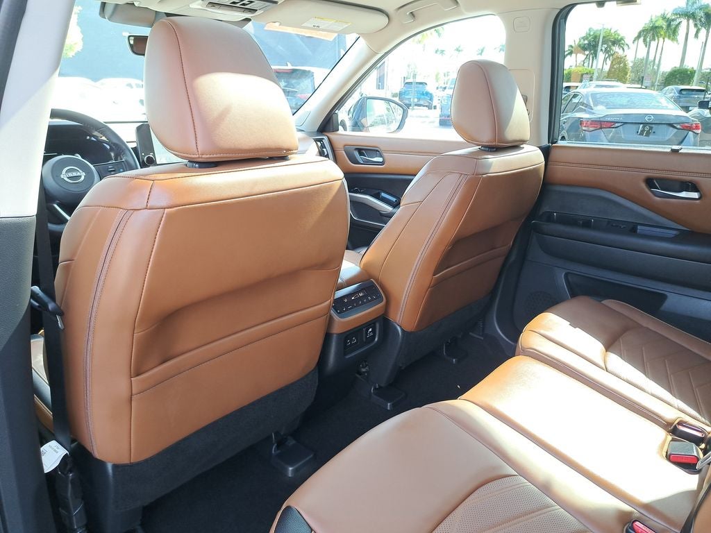 2025 Nissan Pathfinder Platinum