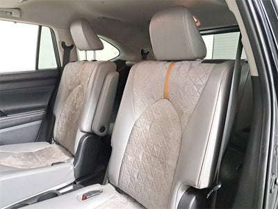 2023 Toyota Highlander Hybrid Bronze Edition