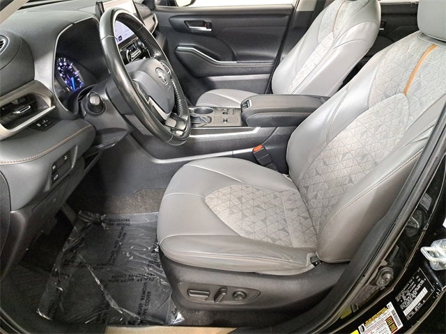 2023 Toyota Highlander Hybrid Bronze Edition