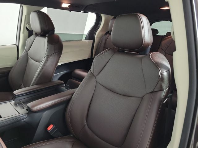 2023 Toyota Sienna Platinum 7 Passenger