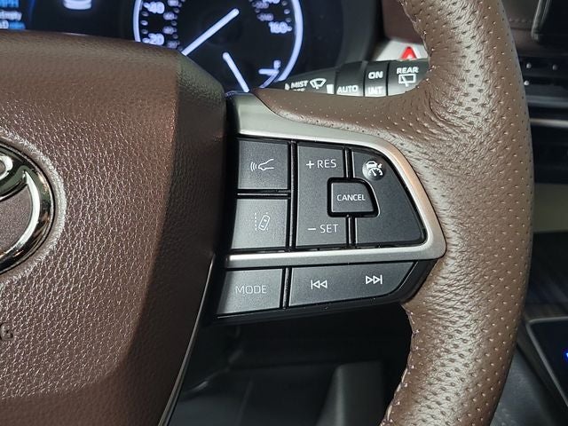 2023 Toyota Sienna Platinum 7 Passenger