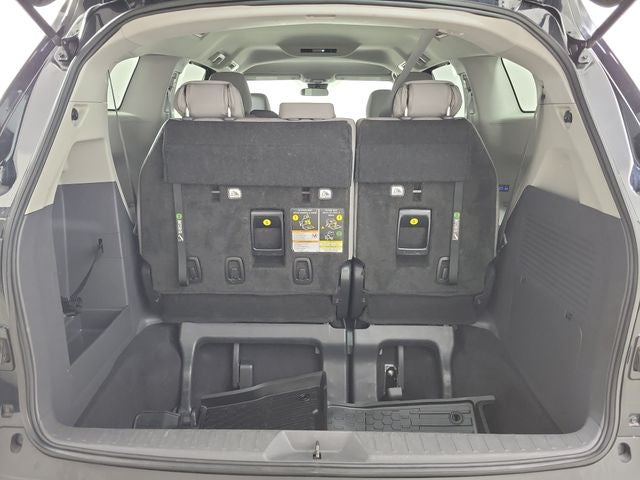 2023 Toyota Sienna LE 8 Passenger