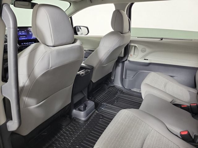 2023 Toyota Sienna LE 8 Passenger