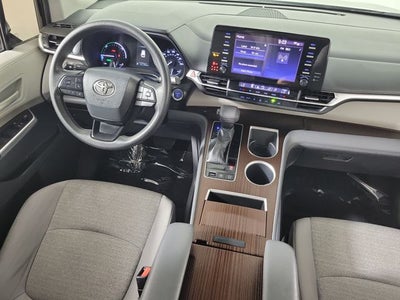 2023 Toyota Sienna LE 8 Passenger