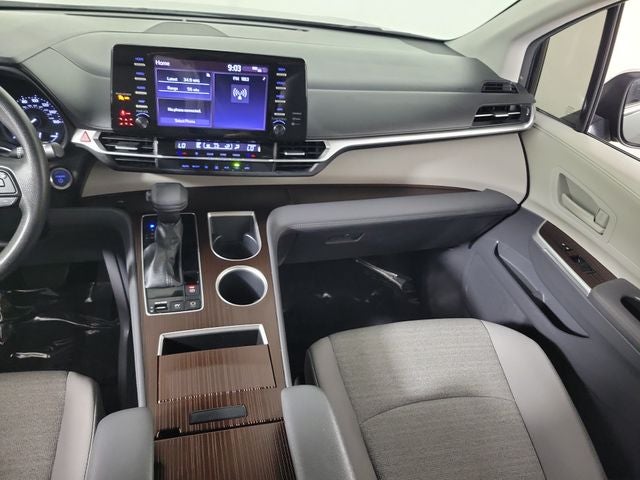 2023 Toyota Sienna LE 8 Passenger