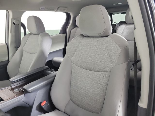 2023 Toyota Sienna LE 8 Passenger