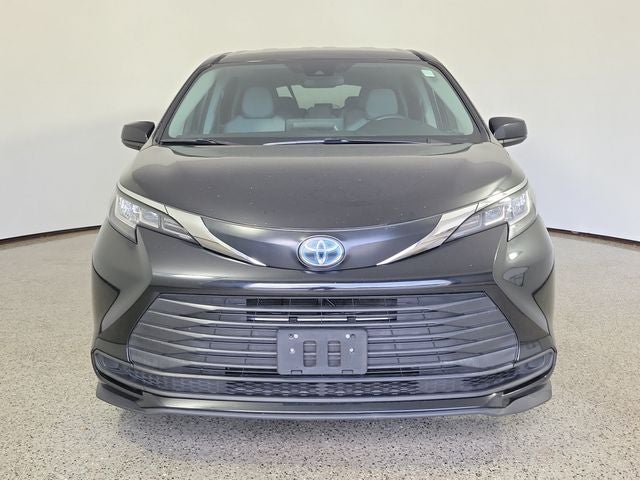 2023 Toyota Sienna LE 8 Passenger