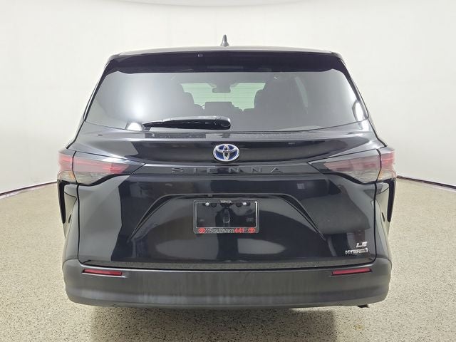 2023 Toyota Sienna LE 8 Passenger