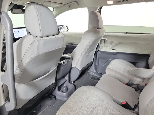 2021 Toyota Sienna LE 8 Passenger