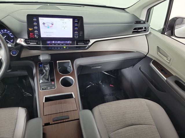 2021 Toyota Sienna LE 8 Passenger