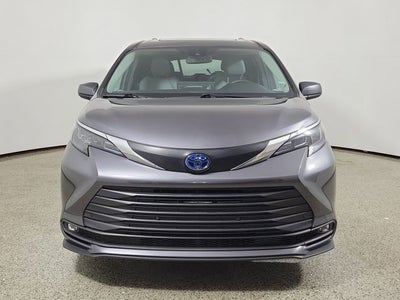 2025 Toyota Sienna XLE 8 Passenger