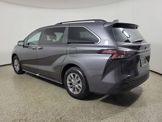 2025 Toyota Sienna XLE 8 Passenger