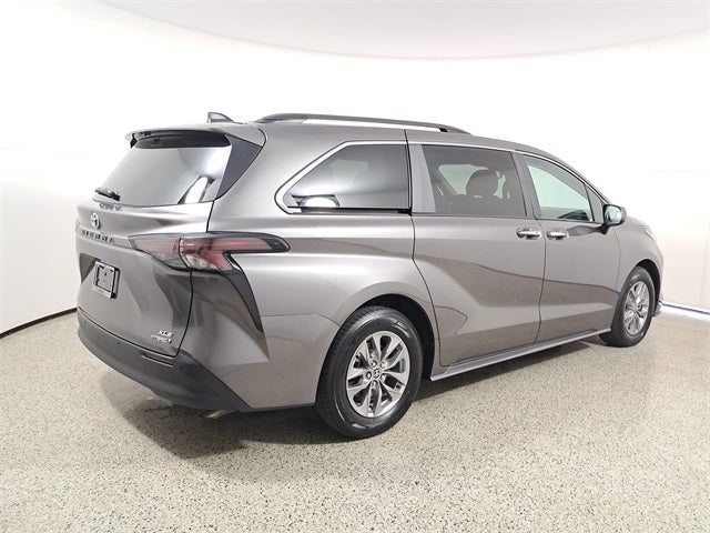 2024 Toyota Sienna XLE 8 Passenger