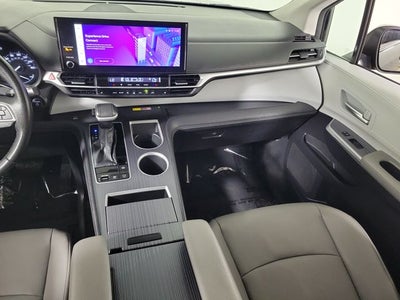 2025 Toyota Sienna XLE 8 Passenger