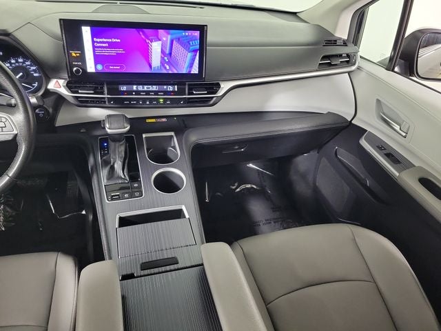 2025 Toyota Sienna XLE 8 Passenger