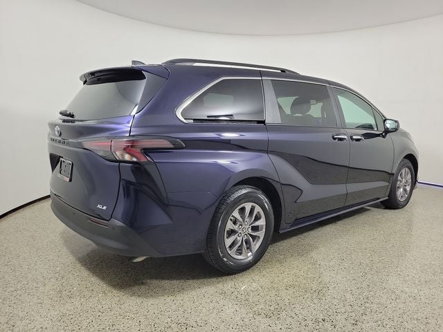 2025 Toyota Sienna XLE 8 Passenger