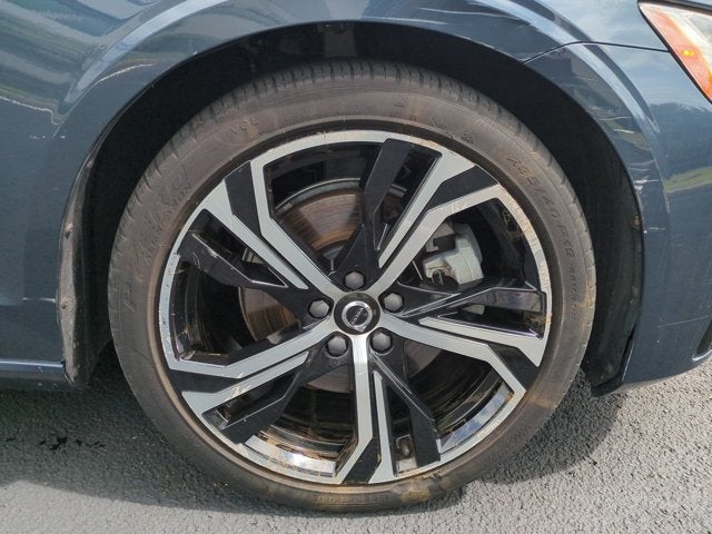 2024 Volvo S60 Core Dark Theme