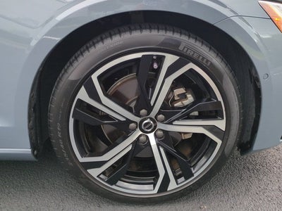 2024 Volvo S60 Plus Dark Theme