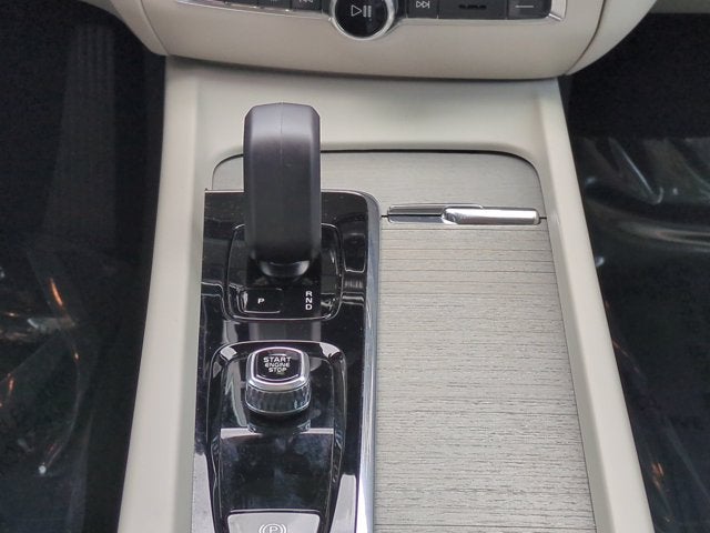 2024 Volvo S60 Plus Dark Theme