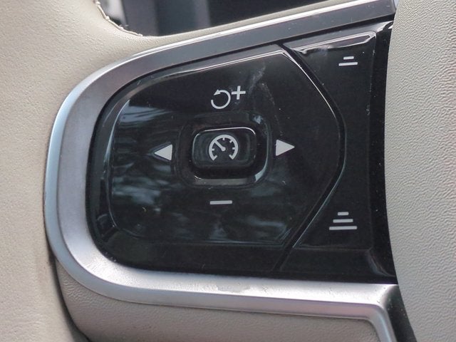 2024 Volvo S60 Plus Dark Theme