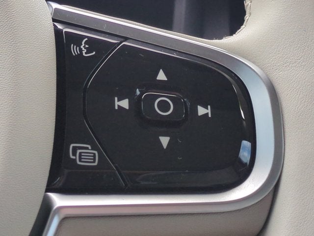2024 Volvo S60 Plus Dark Theme