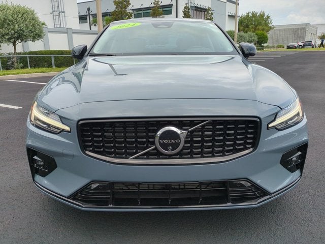2024 Volvo S60 Plus Dark Theme
