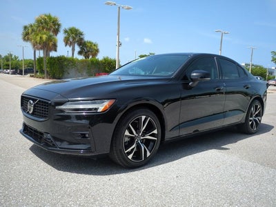 2024 Volvo S60 Plus Dark Theme