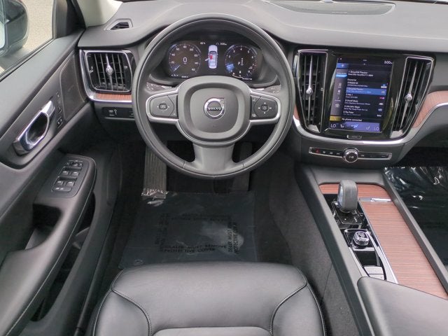 2022 Volvo S60 Momentum