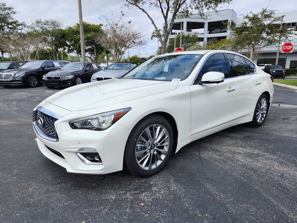 2023 INFINITI Q50 LUXE