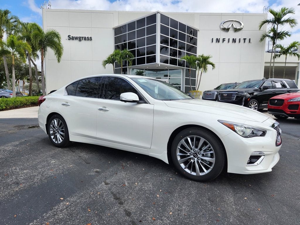 2023 INFINITI Q50 LUXE