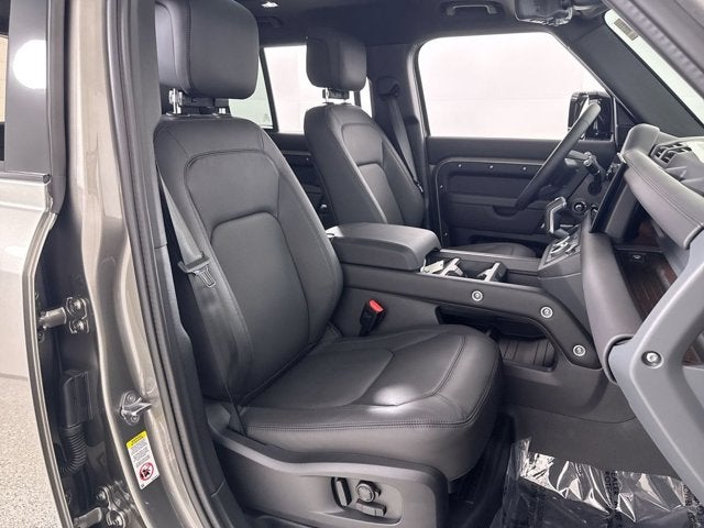 2025 Land Rover Defender X-Dynamic SE
