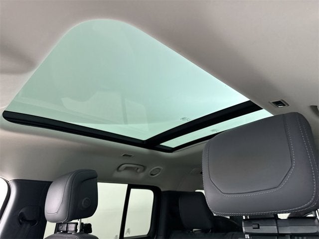 2024 Land Rover Defender X-Dynamic SE