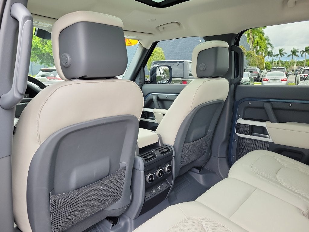 2024 Land Rover Defender SE